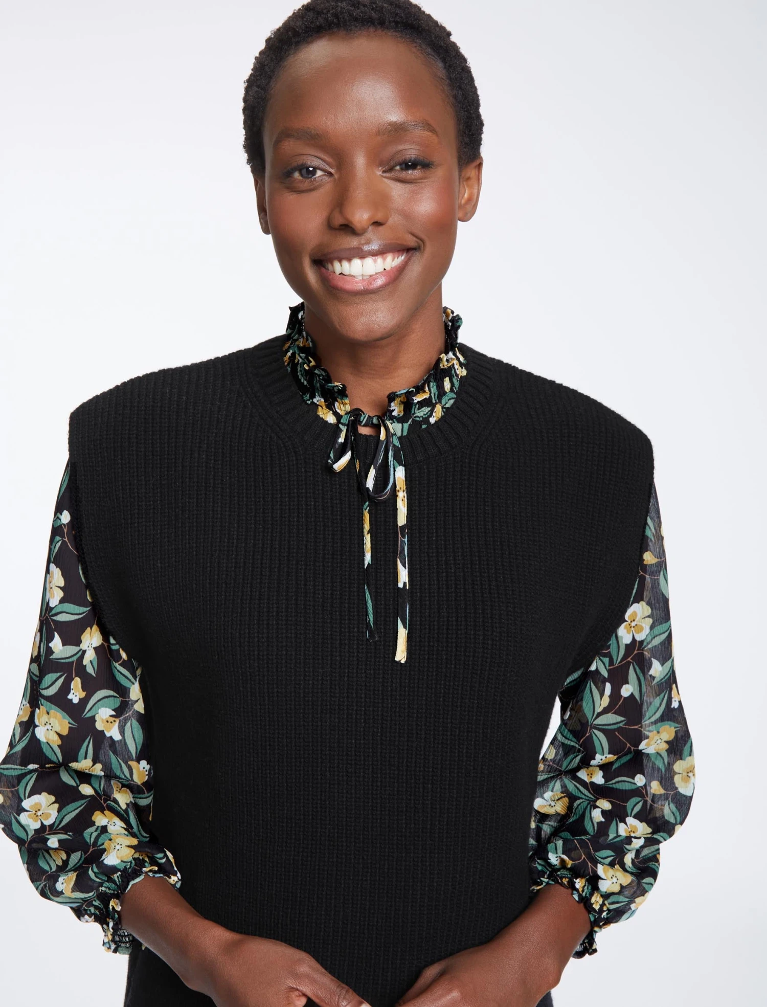 Janice Wool Round Neck Sleeveless Jumper - Black 5 Janice Wool Round Neck Sleeveless Jumper - Black - Image 3